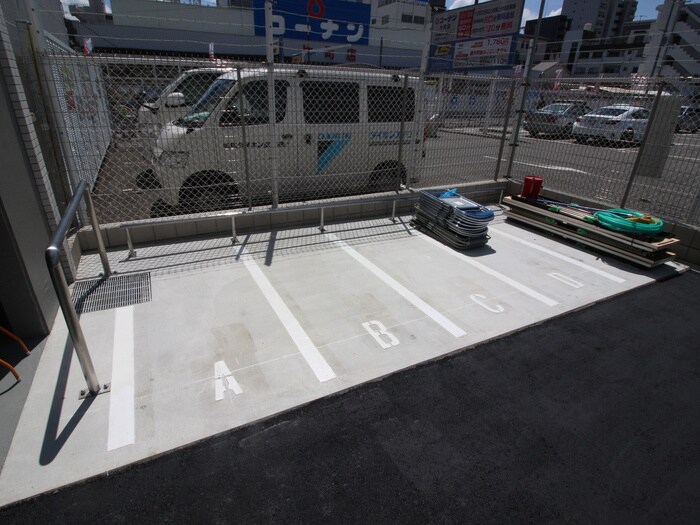 物件外観写真4　(バイク置き場)