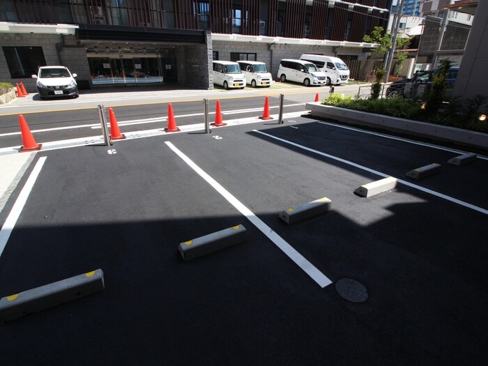 物件外観写真5　(駐車場)