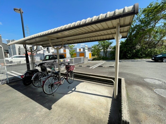 物件外観写真4　(駐輪場)