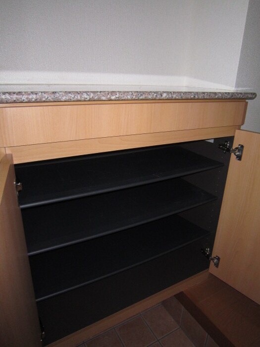 物件内観写真15　(靴箱)