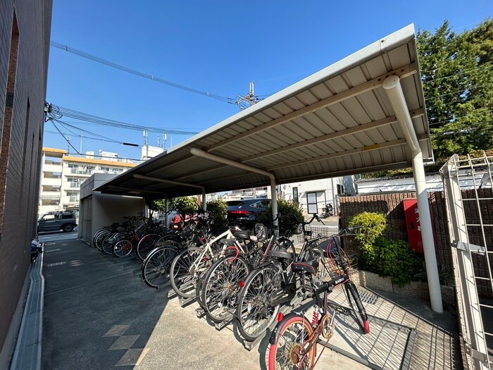 物件外観写真5　(駐輪場)