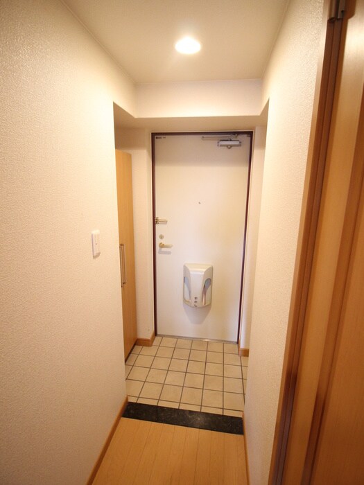 物件内観写真12　(玄関)