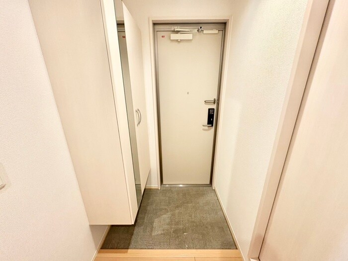 物件内観写真15　(玄関)