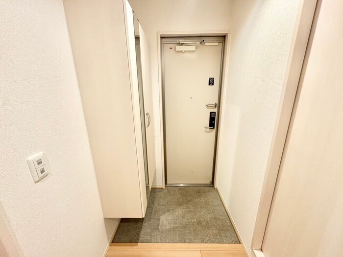 物件内観写真16　(玄関)