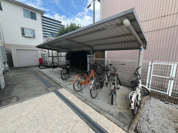 物件外観写真4　(駐輪場)