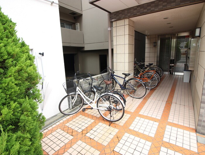 物件外観写真2　(エントランス部分)