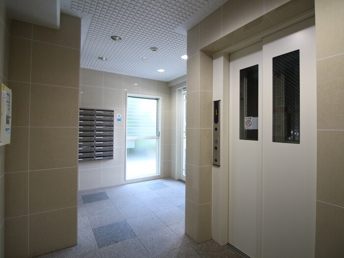 物件外観写真4　(エントランス部分)