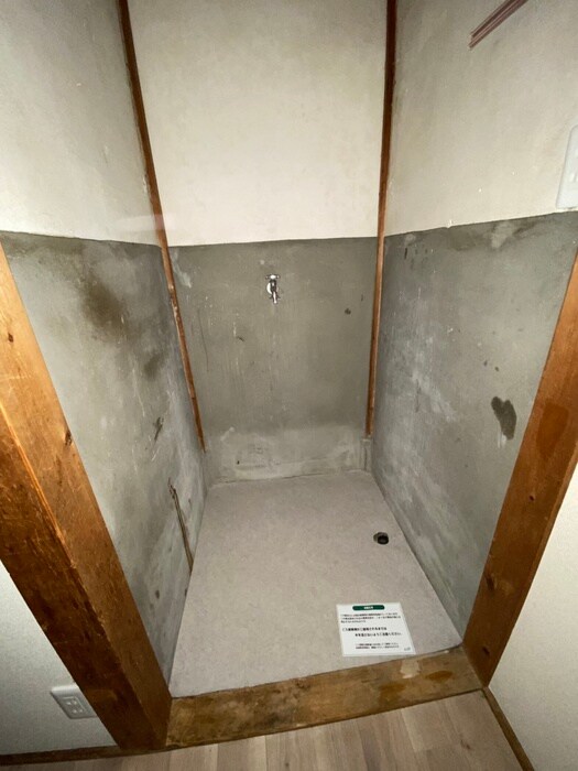 物件内観写真16　(洗濯機置場)