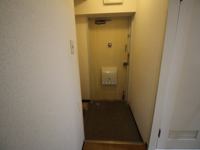 物件内観写真16　(玄関)
