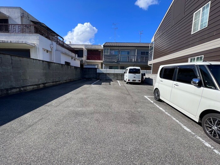 物件外観写真3　(駐車場)