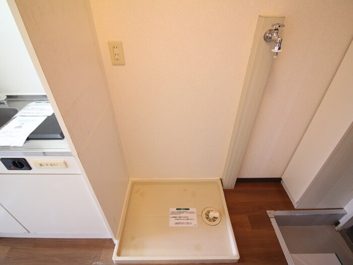 物件内観写真12　(洗濯機置場)