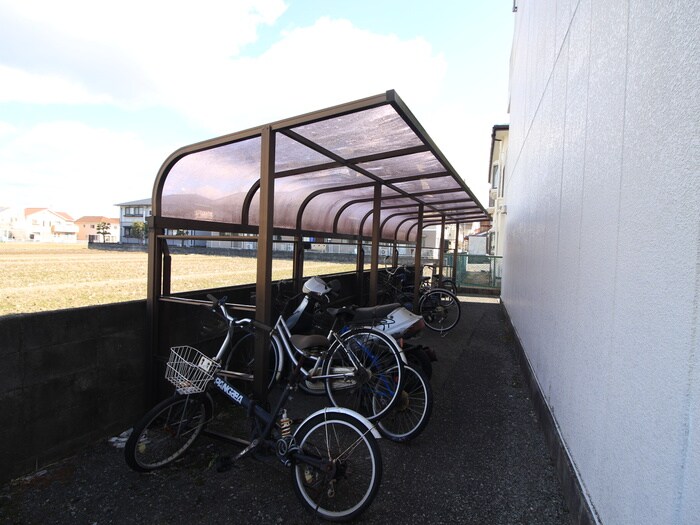 物件外観写真3　(駐輪場)