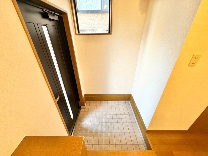 物件内観写真13　(玄関)