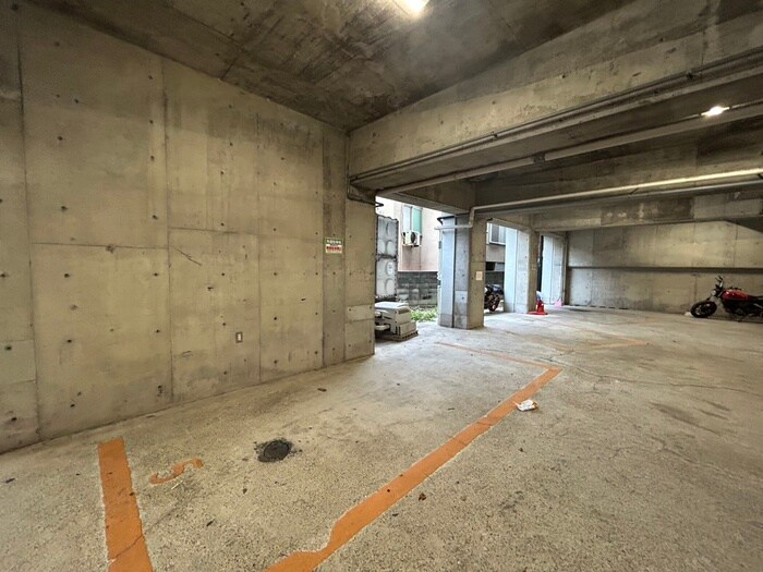 物件外観写真3　(駐車場)