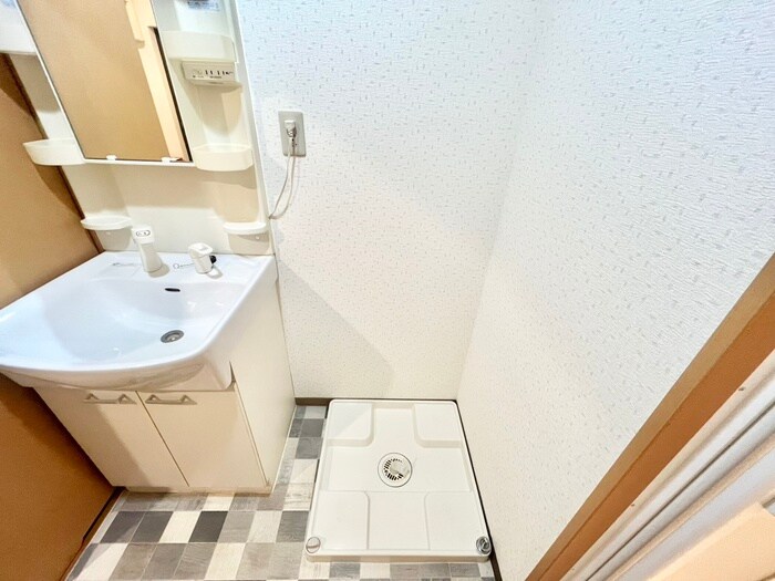 物件内観写真12　(洗濯機置場)