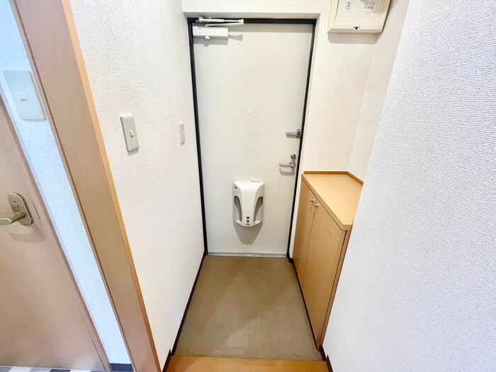物件内観写真16　(玄関)