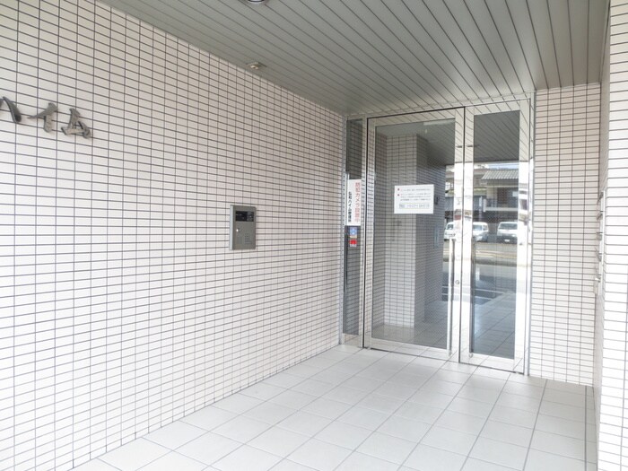 物件外観写真3　(エントランス部分)