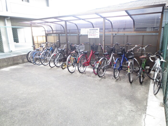 物件外観写真4　(駐輪場)