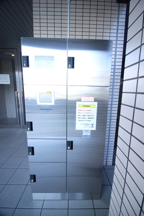 物件外観写真6　(エントランス部分)