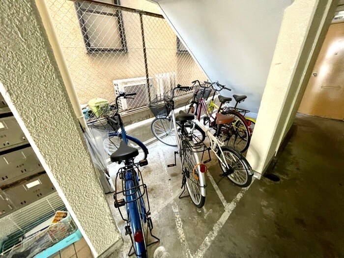 物件外観写真6　(駐輪場)