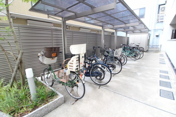 物件外観写真3　(駐輪場)