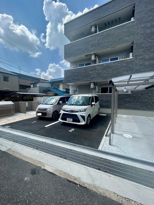 物件外観写真6　(駐車場)