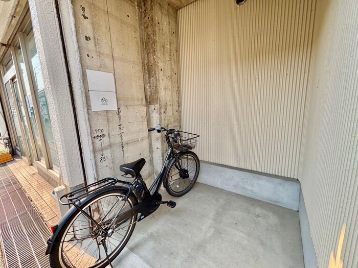 物件外観写真4　(駐輪場)