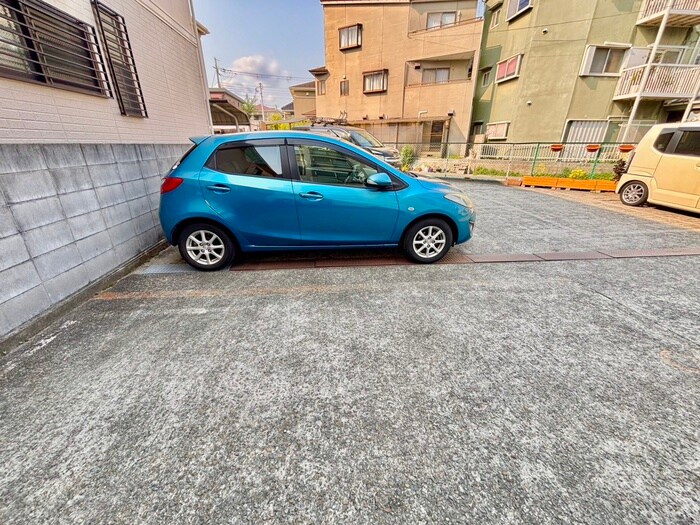 物件外観写真6　(駐車場)