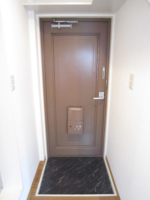 物件内観写真13　(玄関)