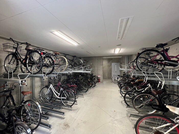 物件外観写真3　(駐輪場)