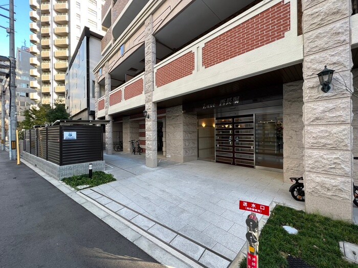 物件外観写真4　(エントランス部分)