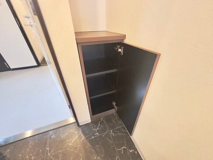 物件内観写真18　(靴箱)