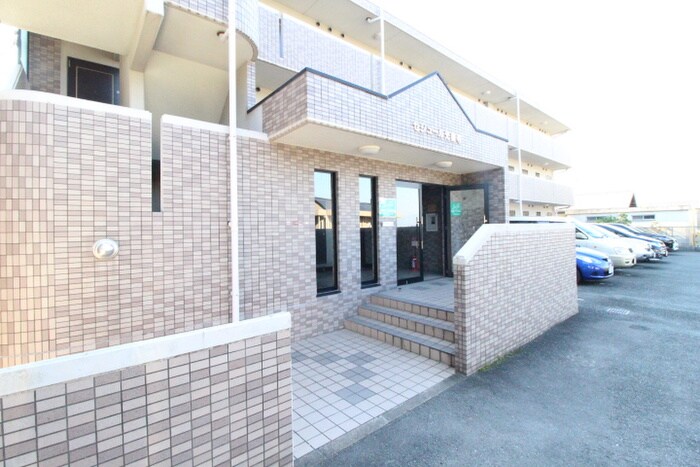 物件外観写真4　(エントランス部分)