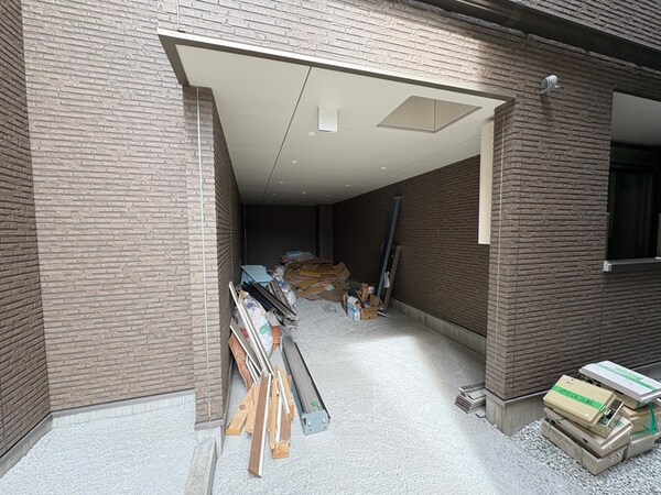 建築中