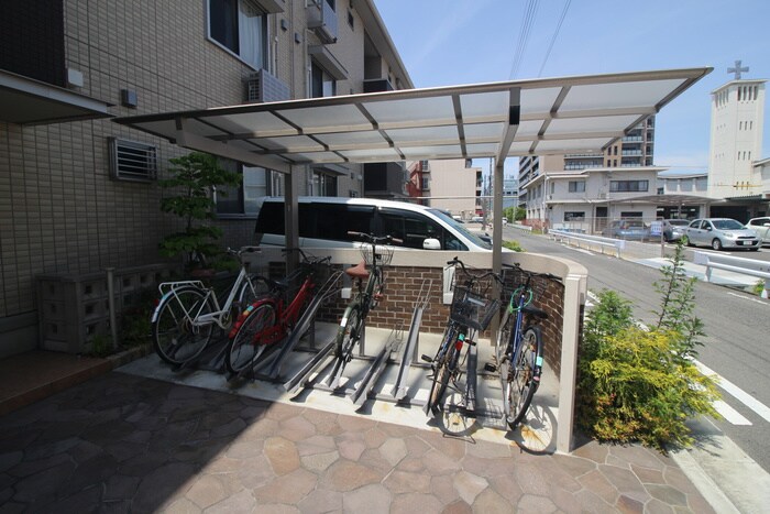物件外観写真4　(駐輪場)