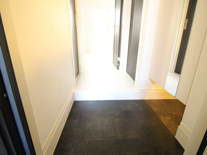 物件内観写真16　(玄関)