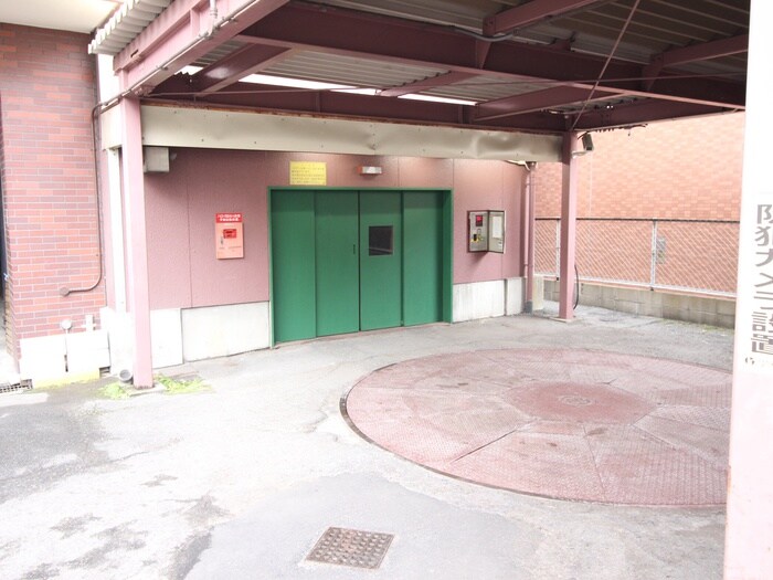 物件外観写真4　(駐車場)