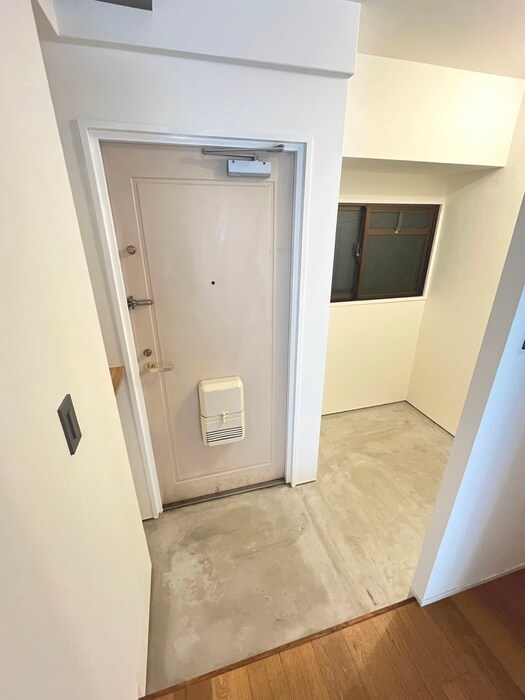 物件内観写真12　(玄関)