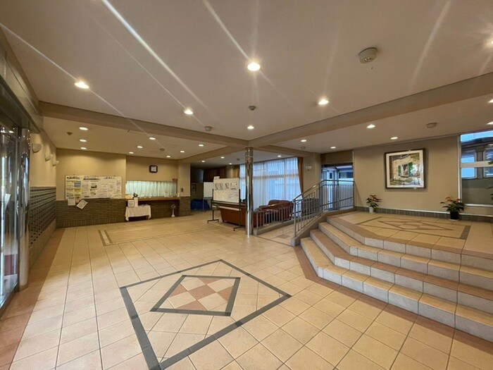 物件外観写真2　(エントランス部分)