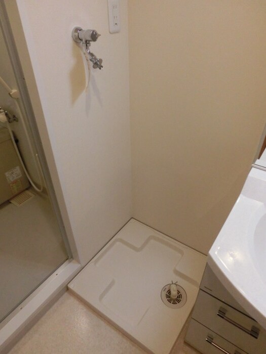 物件内観写真12　(洗濯機置場)