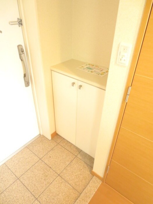 物件内観写真13　(玄関)