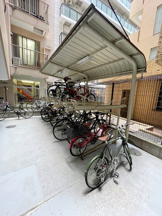 物件外観写真4　(駐輪場)