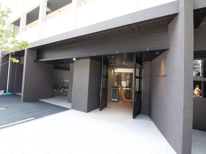 物件外観写真5　(エントランス部分)