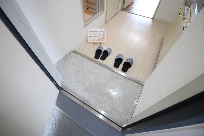 物件内観写真7　(玄関)
