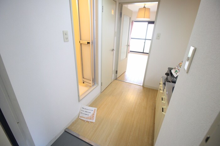 物件内観写真7　(玄関)