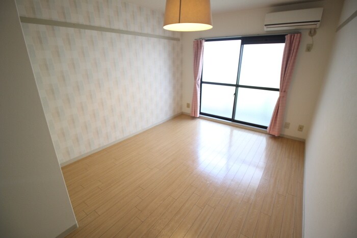 物件内観写真8　(室内からの展望)