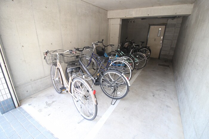 物件外観写真3　(駐輪場)