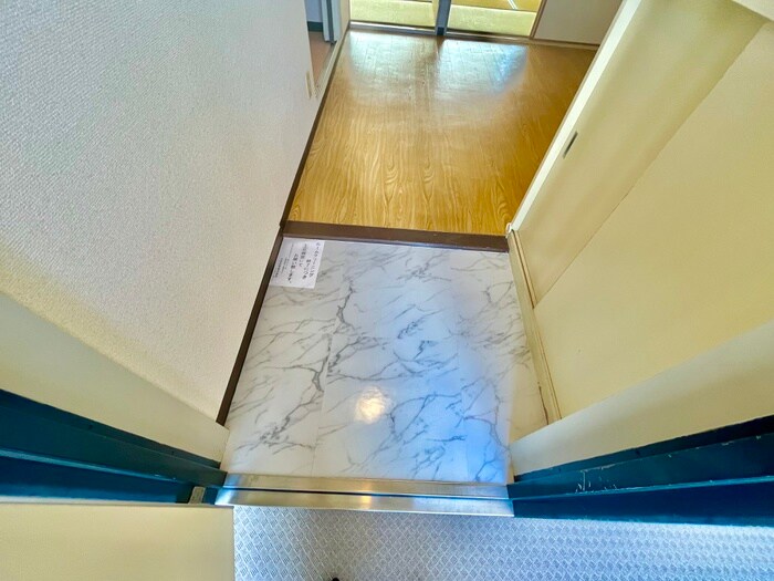 物件内観写真7　(玄関)