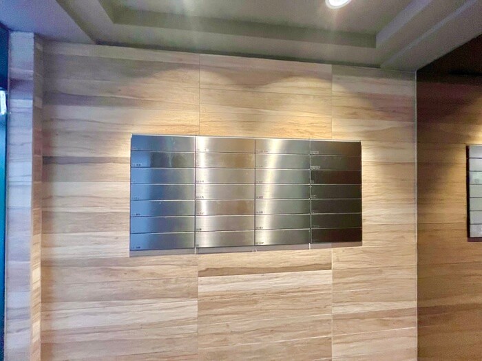 物件外観写真4　(エントランス部分)