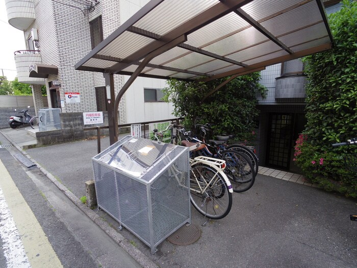 物件外観写真4　(駐輪場)